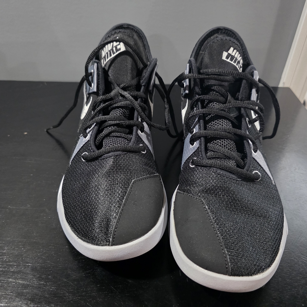 Nike Black and White Athletic Shoes - Picture 3 of 3